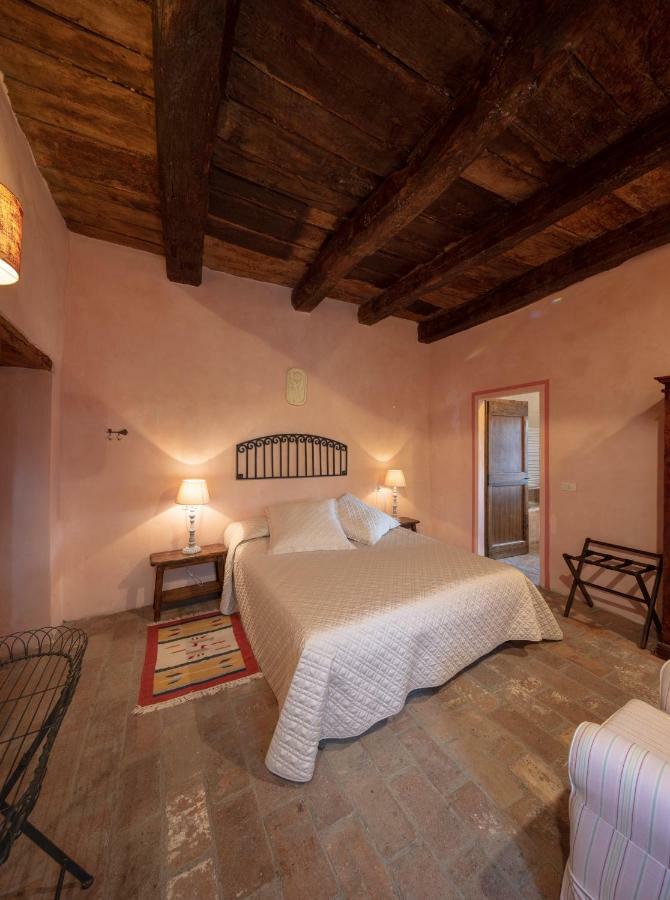 Castello Valenzino Aparthotel Pierantonio Exterior photo