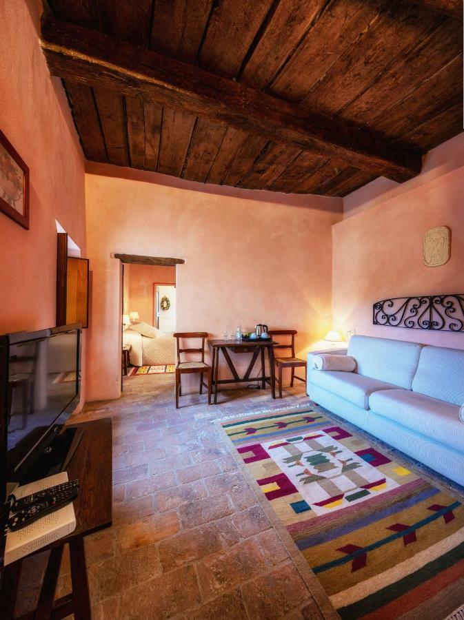 Castello Valenzino Aparthotel Pierantonio Exterior photo