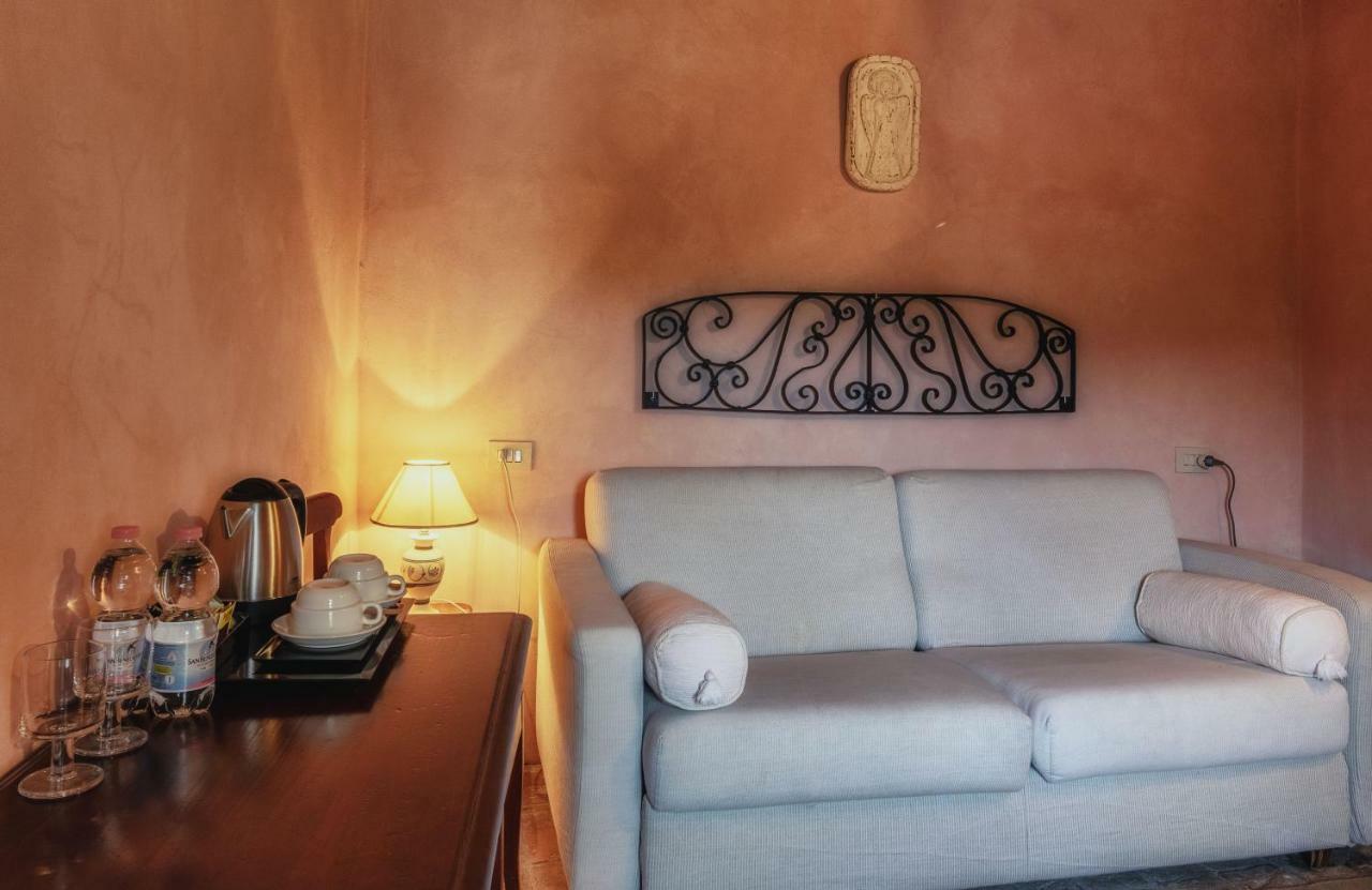 Castello Valenzino Aparthotel Pierantonio Exterior photo