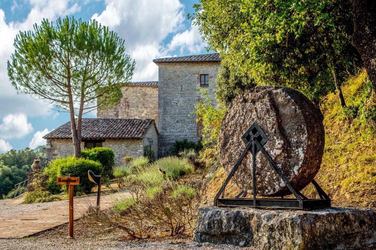 Castello Valenzino Aparthotel Pierantonio Exterior photo